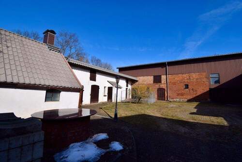 Hof mit Scheune und Nebengelass - 