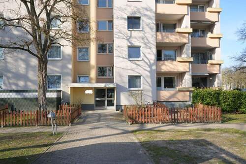 Hauseingang - 3 Zimmer Etagenwohnung in Bremen