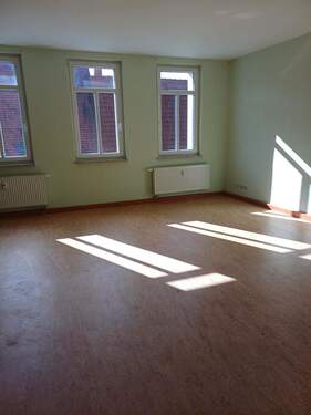 Wohnzimmer - 2-Raum-Wohnung mit Balkon im Zentrum von Eisenberg