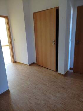 Flur - Etagenwohnung mit 61,70 m&sup2; in Eisenberg zur Miete