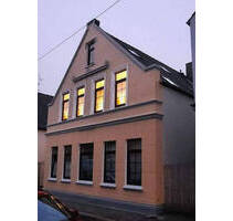 Gepflegtes Zweifamilienhaus mit vermieteter EG-Wohnung und freier Maisonettewohnung zu verkaufen - Bremerhaven Lehe
