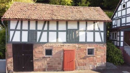 Könnte mann evtl. ein Garage einbauen - 6 Zimmer Einfamilienhaus zum Kaufen in Wetter (Hessen)