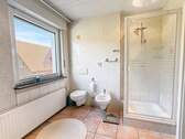 Badezimmer im Obergeschoss - 