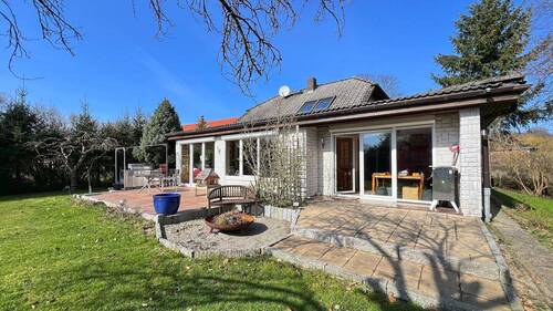 BILD1 - Großes lichtdurchflutetes Einfamilienhaus in wunderbarer idyllischer Randlage von Schwerin