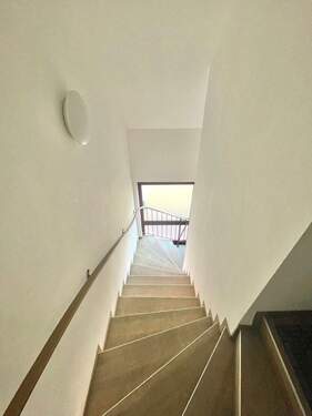 Treppe zur Whg. 
- 