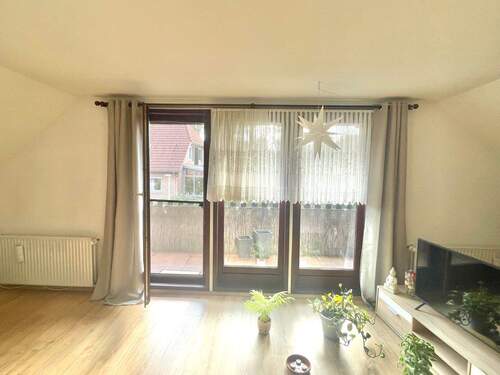 Wohnzimmer - 2 Zimmer Etagenwohnung in Stade