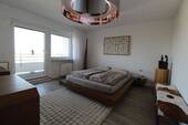 Schlafzimmer - Komfortables Wohnen auf hohem Niveau - 3 Zimmer, zwei Balkone, stilvolles Ambiente