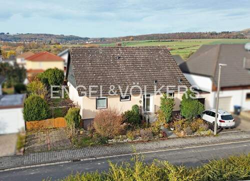 Bild 1 - Freistehendes Einfamilienhaus mit Ausbaupotential