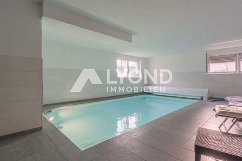 Bild 1 - Junges Baujahr! Modernes Zweifamilienhaus in Warstein, mit beheiztem Innenpool!