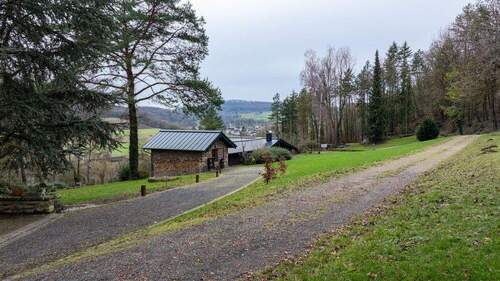 Zufahrt - 4 Zimmer Mehrfamilienhaus, Wohnhaus zum Kaufen in Ralingen an der Sauer