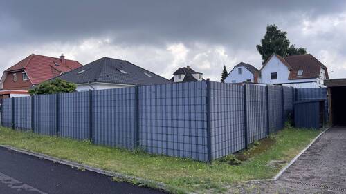 Sichtschutz von Seite Tannenstr. - Grundstück in Lübeck
