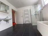 Bad_1 - 4 Zimmer Doppelhaushälfte in Verden
