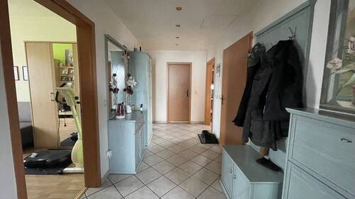 Flur - Etagenwohnung mit 100,00 m&sup2; in Heidenau zum Kaufen