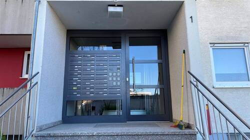 Hauseingang - 3 Zimmer Etagenwohnung zum Kaufen in Elchingen