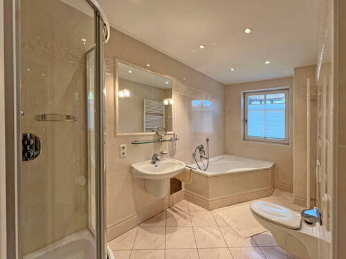 ... mit Badezimmer en suite - 