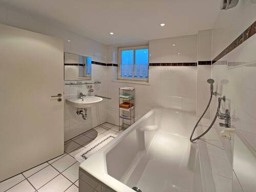 Badezimmer im Untergeschoss - 
