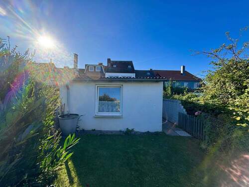 Nebengebäude im Garten - 