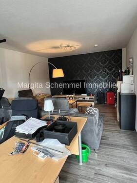 Wohnzimmer Bereich rechts - 2 Zimmer Etagenwohnung zum Kaufen in Feucht