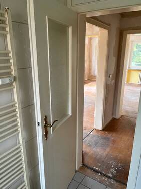 Blick vom Bad in den Flur - 