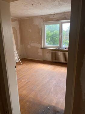 Blick vom Flur in einen Teil des Wohn/-Esszimmers - 