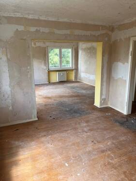 Blick durchs Wohn/-Esszimmer Richtung Westen - 