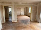 Detailblick Wohn/-Esszimmer, Flur und Bad - 