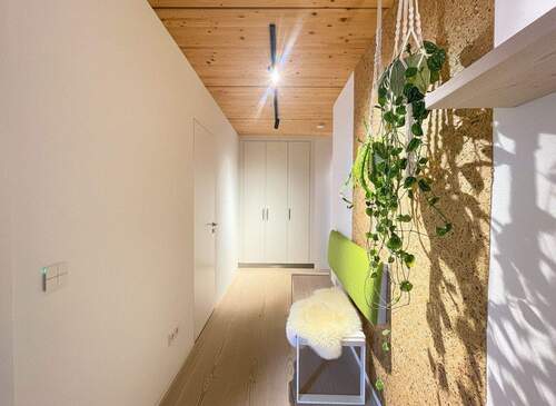 Flur mit Garderobenschrank - 