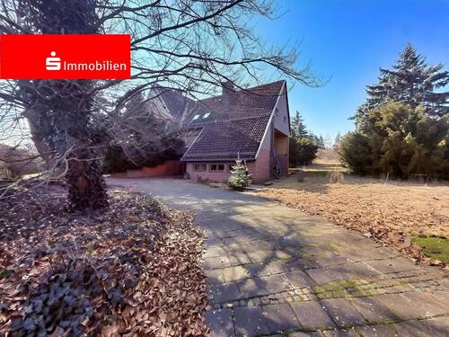 Frontansicht - Repräsentatives Anwesen mit Privatsphäre