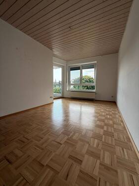 Zimmer (OG) mit Zugang zum Balkon - 