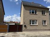 Vorderansicht mit Einfahrt - 7 Zimmer Einfamilienhaus zum Kaufen in Annaburg