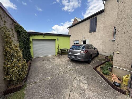 Innenhof mit Garage - 