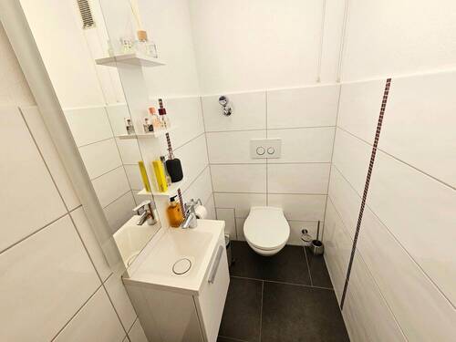 zusätzliches separates Gäste-WC - 