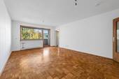 Wohnzimmer1 - Gemütliche 3-Zi ETW mit Loggia und TG-Stellplatz in 79111 Freiburg - Sankt Georgen