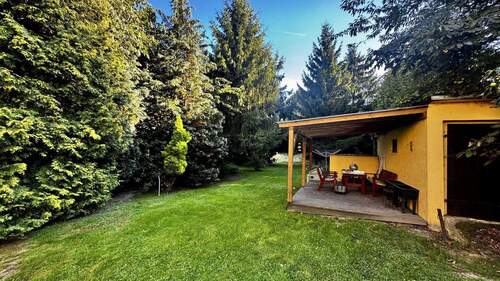 Grundstück mit Sitzecke - 