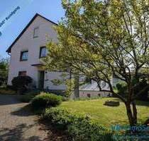 Ideal für die große Familie oder mehrere Generationen - Zweifamilienwohnhaus mit Nebengebäude in Windelsbach