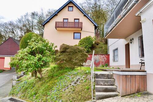 Terrasse vor dem Haus - 7 Zimmer Einfamilienhaus in Overath