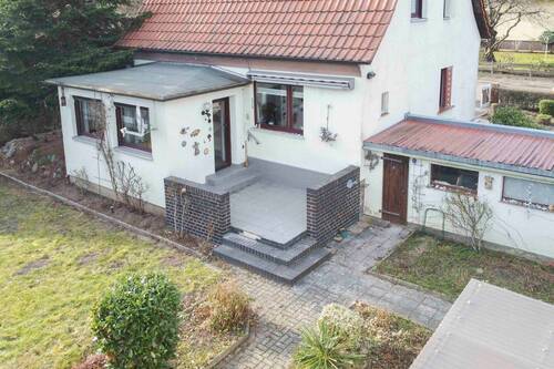 Rückansicht mit Terrasse - 