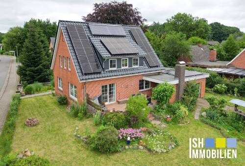 Bild 1 - Hemmoor: Energetisch umfangreich saniert und modernisiertes EFH in ruhiger sowie zentraler Lage