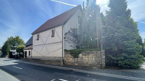 Straßenseite - Mehrfamilienhaus, Wohnhaus mit 406,80 m&sup2; in Großröhrsdorf zum Kaufen
