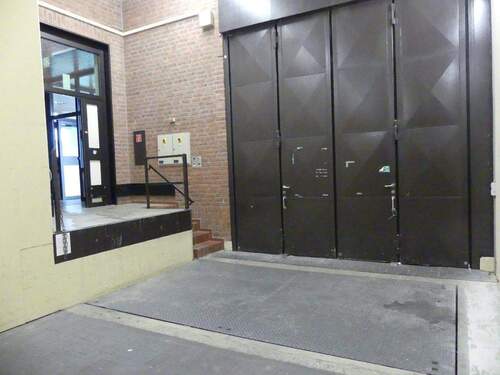 Eingang von Halle ins Büro - 