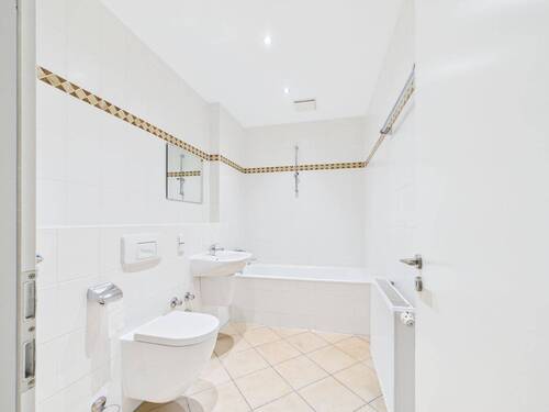 CAM03718G0-PR0023-STILL008 - 