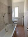 Badezimmer mit Wanne - 
