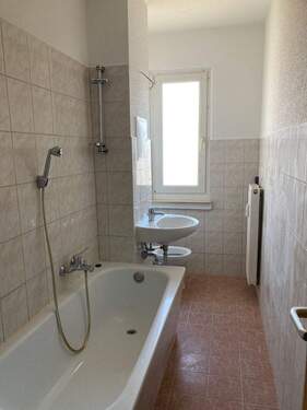 Badezimmer mit Wanne - 