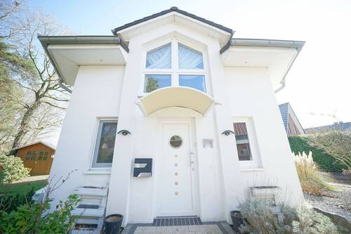 Hauseingang - 3 Zimmer Einfamilienhaus zum Kaufen in Achim