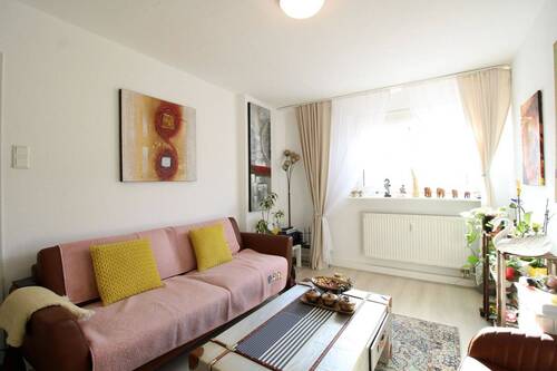 Wohnzimmer - 2 Zimmer Etagenwohnung zum Kaufen in Hamburg