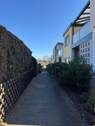 Gehweg zum Wohnhaus - 