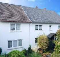 Mehrgenerationenhaus mit Nebengebäude auf großem Areal in Flammersfeld.