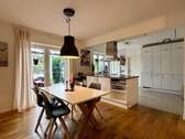 Lichtdurchfluteter Wohn- und Essbereich - 