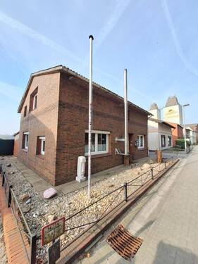 Außen Traufe Straße - 5 Zimmer Einfamilienhaus zum Kaufen in Albersdorf