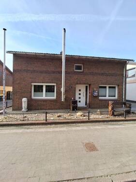 Außen Straße - 5 Zimmer Einfamilienhaus in Albersdorf